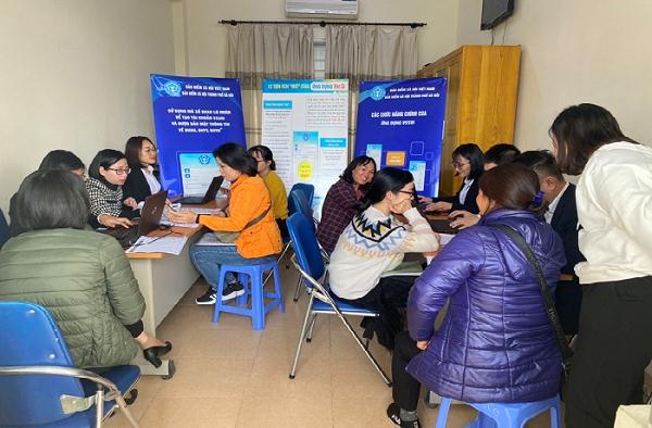 Hà Nội: Mở rộng phạm vi tư vấn, hỗ trợ người lao động cài ứng dụng VssID