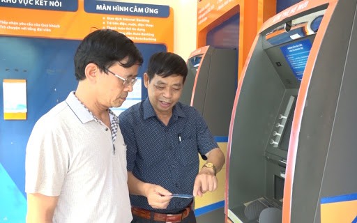 Bảo hiểm Xã hội Việt Nam đẩy mạnh chi trả qua tài khoản ATM
