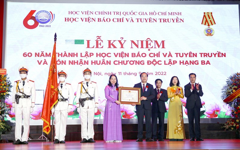 Học viện Báo chí và Tuyên truyền nhận Huân chương Độc lập hạng Ba nhân dịp 60 năm thành lập