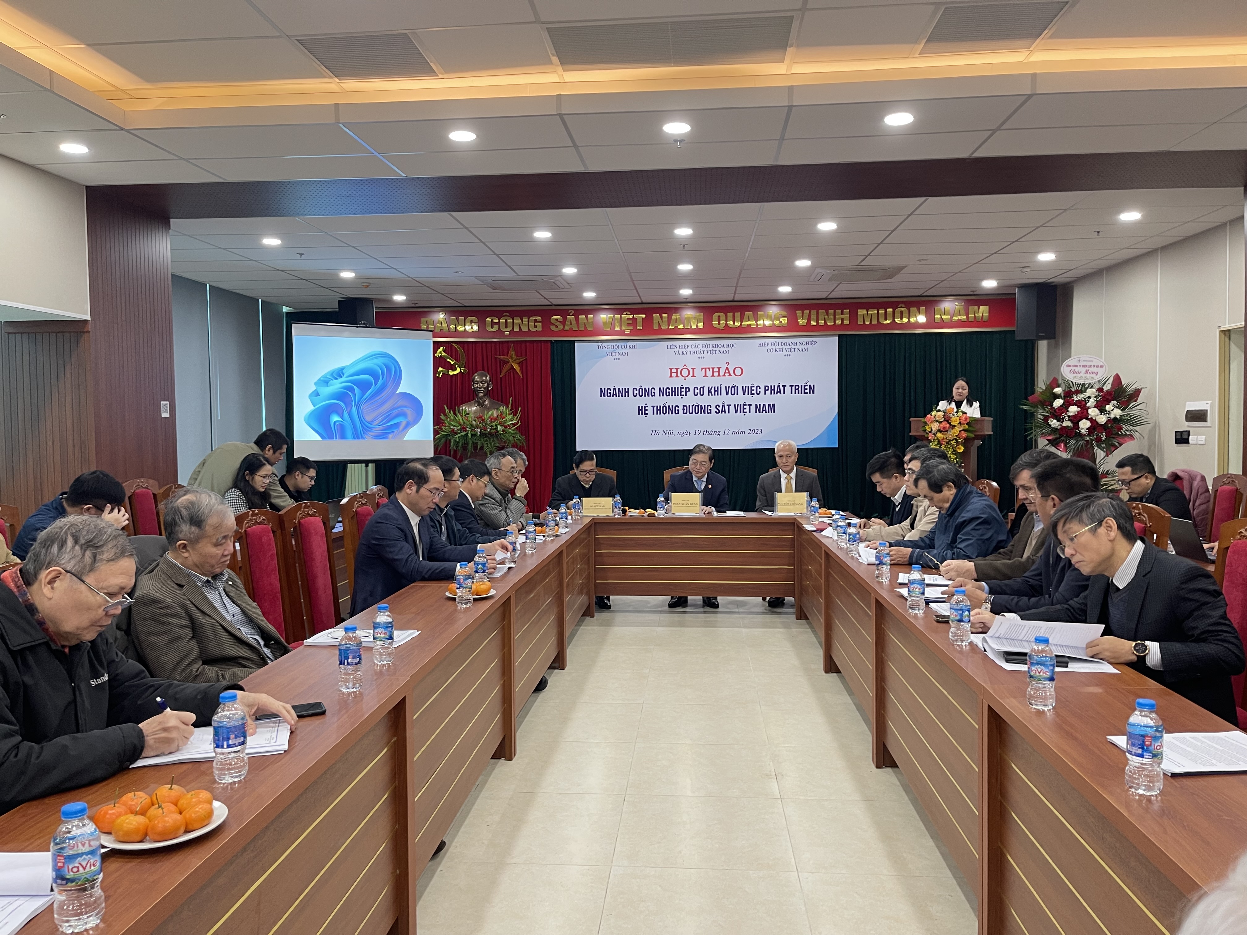 Phát huy nội lực của các doanh nghiệp cơ khí để tự chủ phát triển các dự án đường sắt Việt Nam