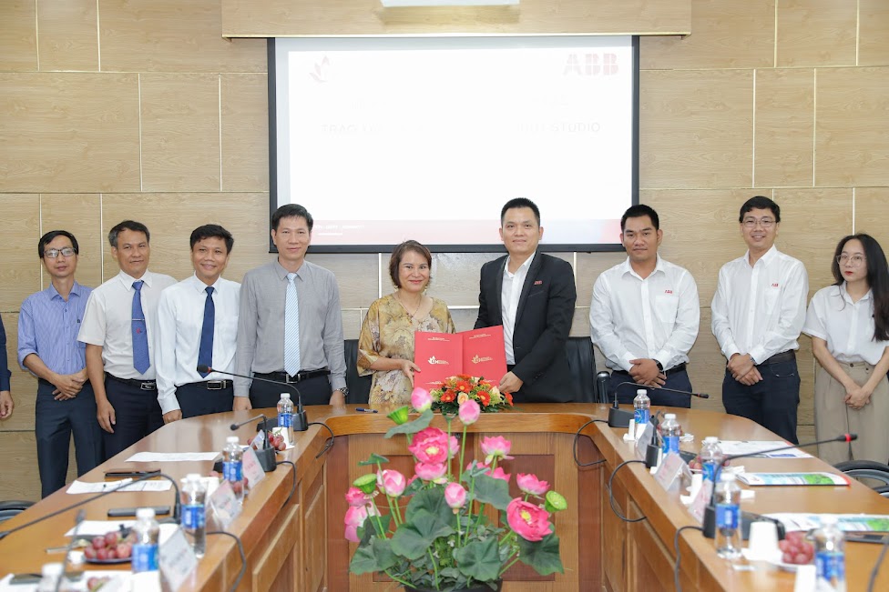 IUH hợp tác với ABB Robotics Việt Nam để nâng cao chất lượng đào tạo