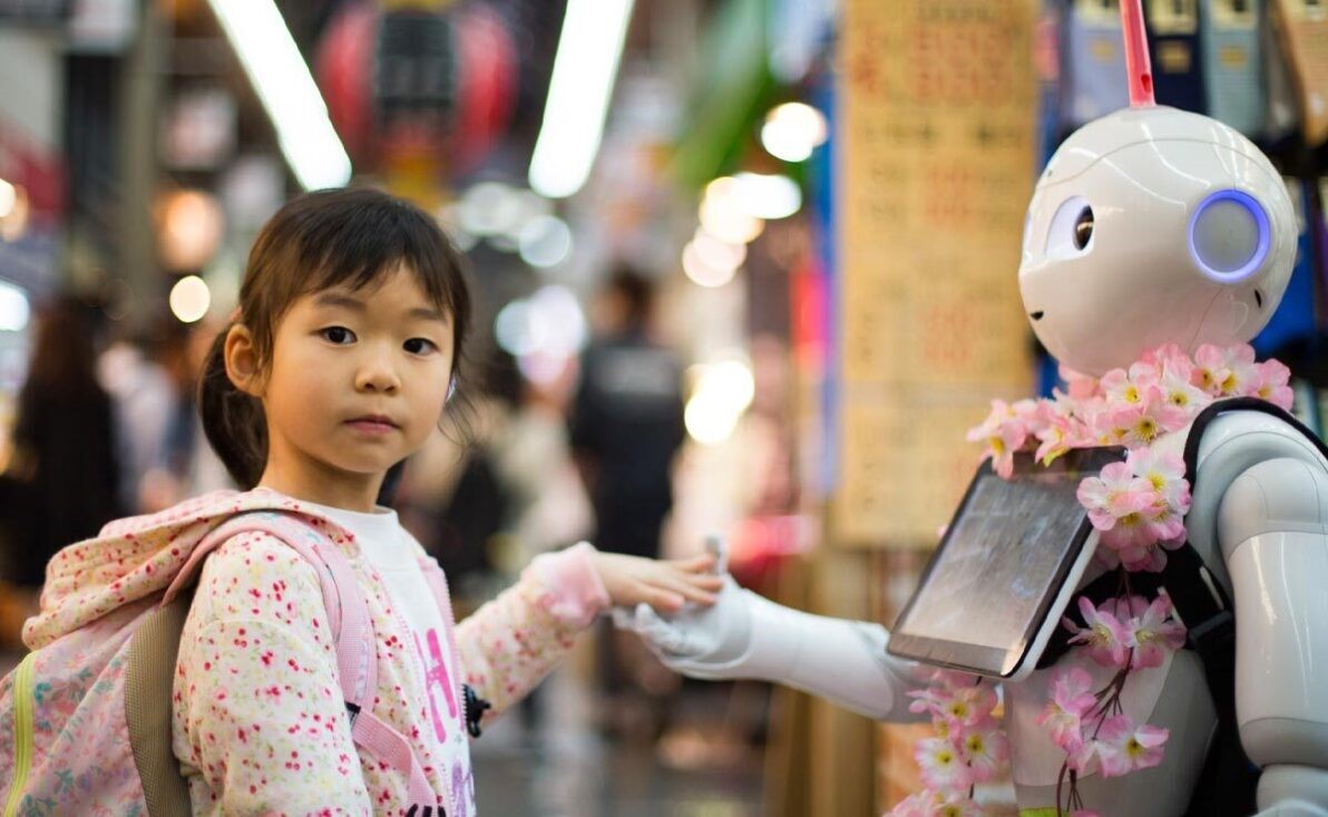 Nhật Bản: Cho phép sử dụng robot đi học thay con người
