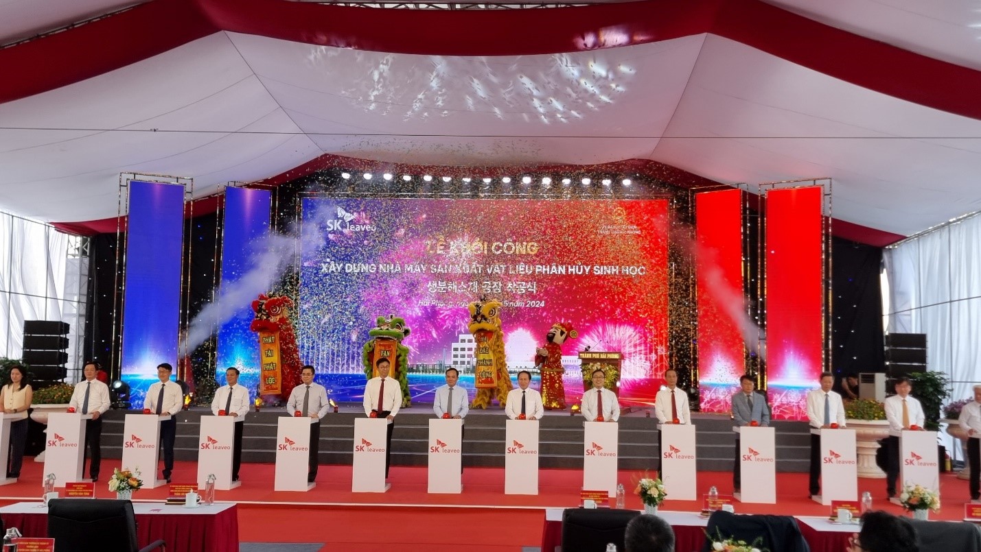 Phó Thủ tướng Trần Lưu Quang dự Lễ khởi công xây dựng Nhà máy sản xuất vật liệu phân huỷ sinh học công nghệ cao